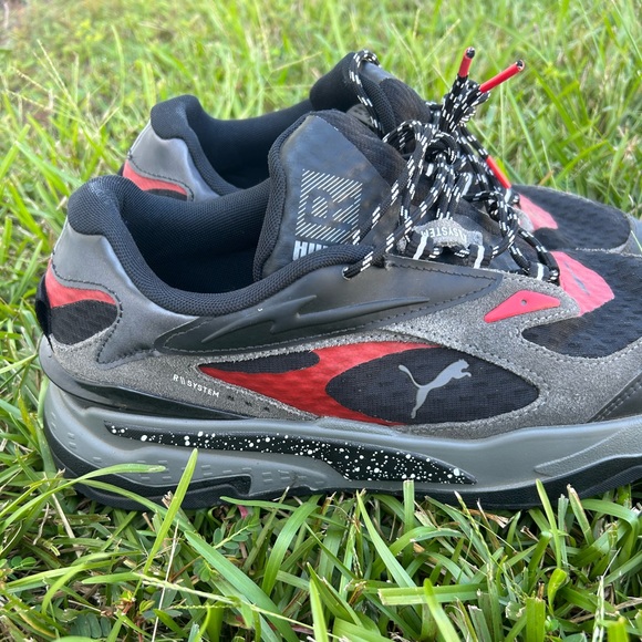 Red and black pumas - Picture 4 of 4